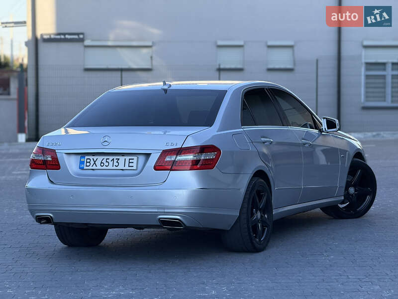 Седан Mercedes-Benz E-Class 2011 в Львове