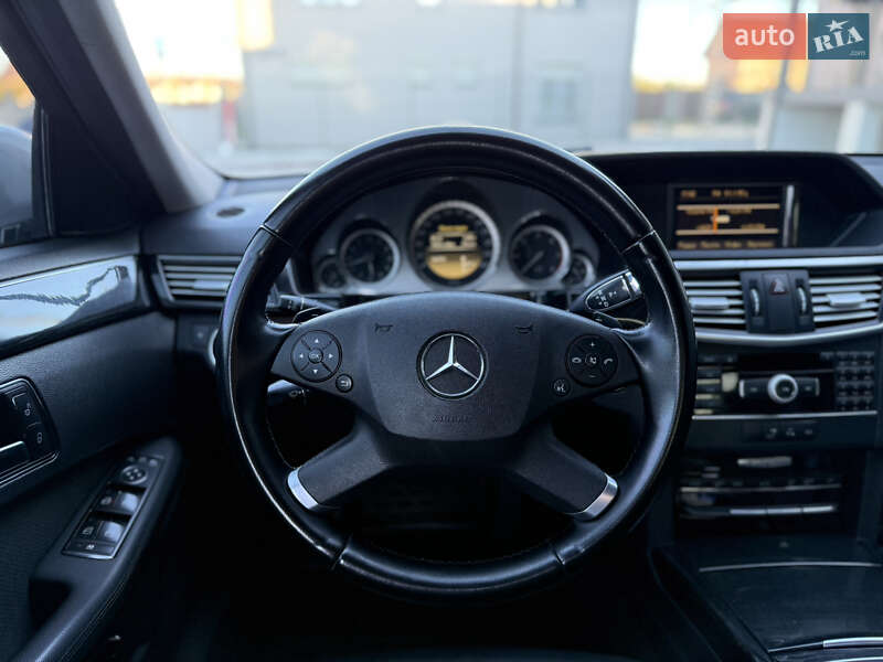 Седан Mercedes-Benz E-Class 2011 в Львове