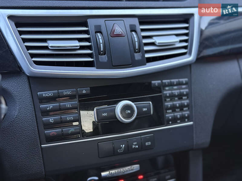 Седан Mercedes-Benz E-Class 2011 в Львове
