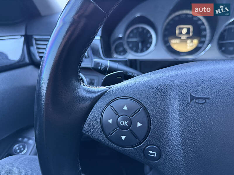 Седан Mercedes-Benz E-Class 2011 в Львове