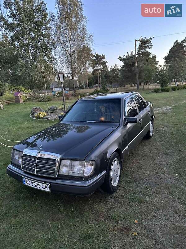 Седан Mercedes-Benz E-Class 1989 в Ратным