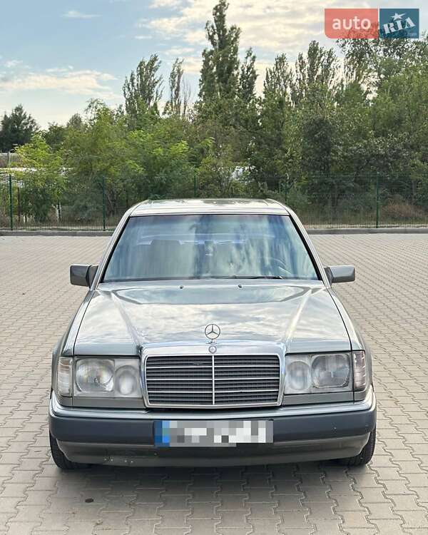 Седан Mercedes-Benz E-Class 1992 в Запоріжжі