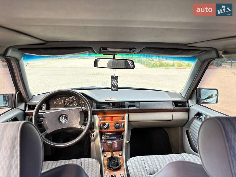 Седан Mercedes-Benz E-Class 1992 в Запоріжжі