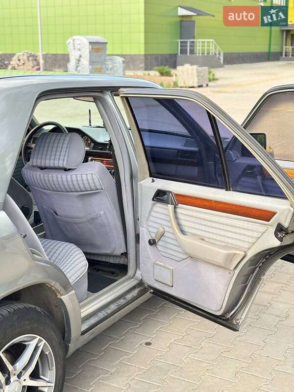 Седан Mercedes-Benz E-Class 1992 в Запоріжжі