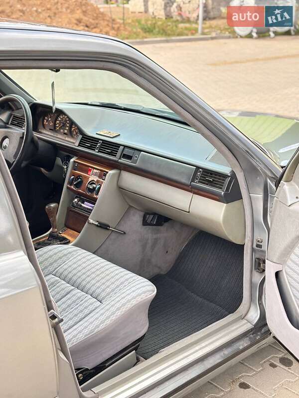 Седан Mercedes-Benz E-Class 1992 в Запоріжжі