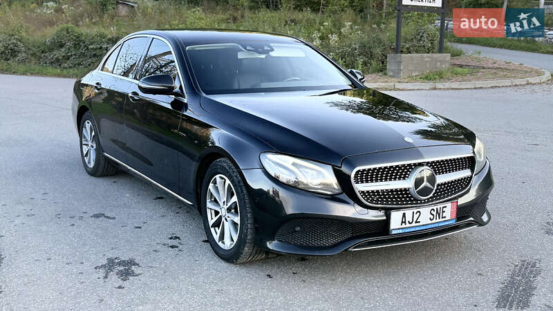 Седан Mercedes-Benz E-Class 2017 в 