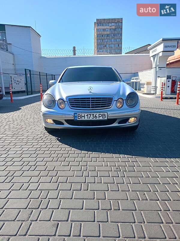 Седан Mercedes-Benz E-Class 2004 в 