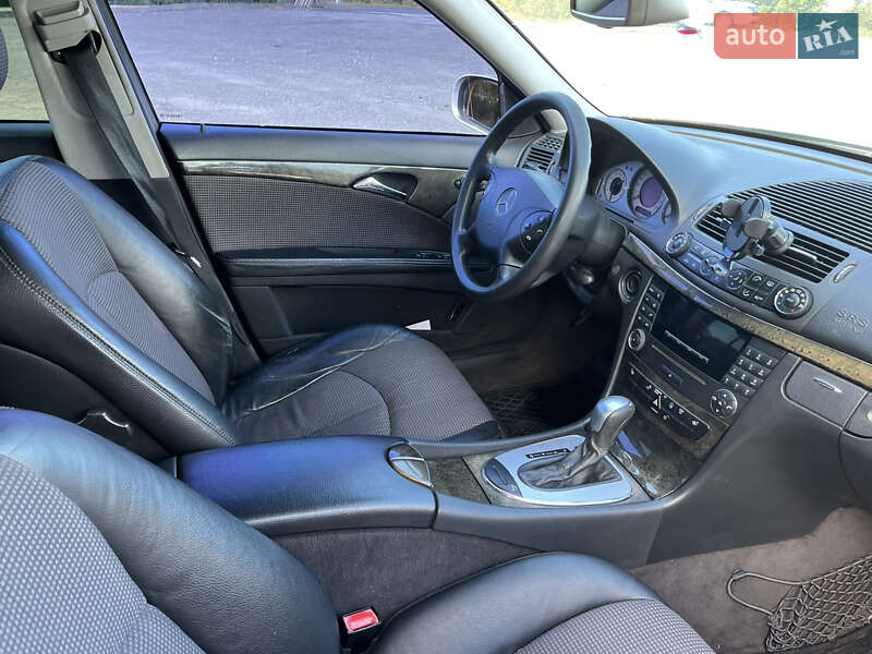 Седан Mercedes-Benz E-Class 2003 в Киеве