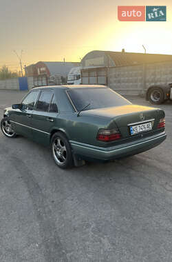 Седан Mercedes-Benz E-Class 1992 в 