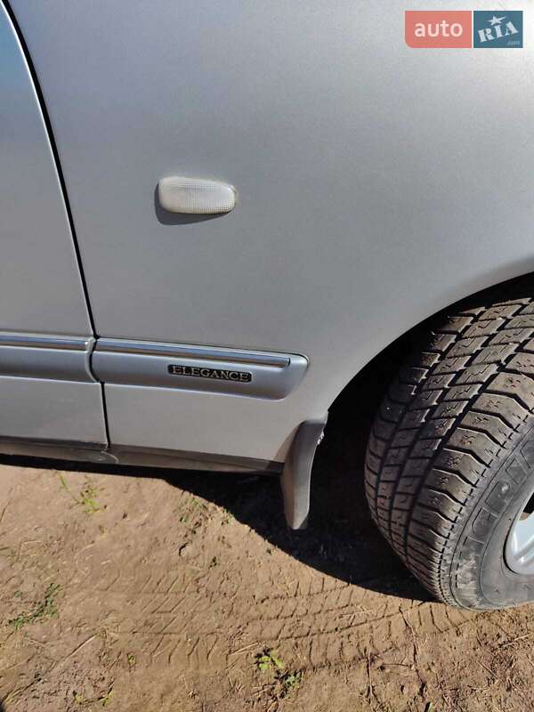 Седан Mercedes-Benz E-Class 1995 в Марганці