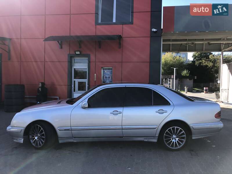 Седан Mercedes-Benz E-Class 2000 в Калуше