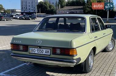 Седан Mercedes-Benz E-Class 1977 в 
