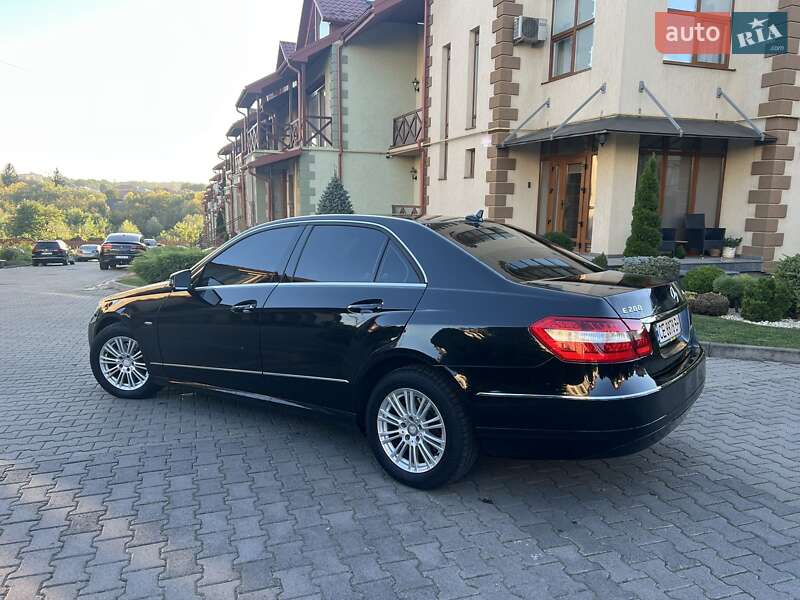 Седан Mercedes-Benz E-Class 2012 в Черновцах