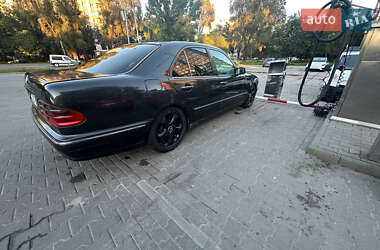 Седан Mercedes-Benz E-Class 2001 в Львове