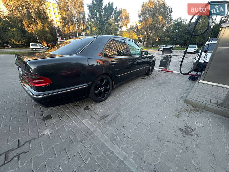 Mercedes-Benz E-Class 2001