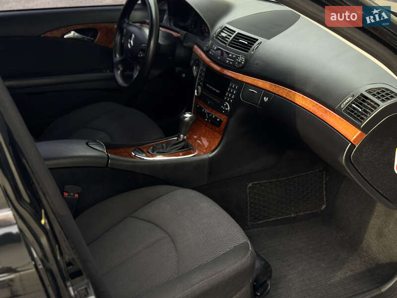 Седан Mercedes-Benz E-Class 2007 в Сарнах