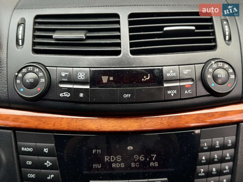 Седан Mercedes-Benz E-Class 2007 в Сарнах