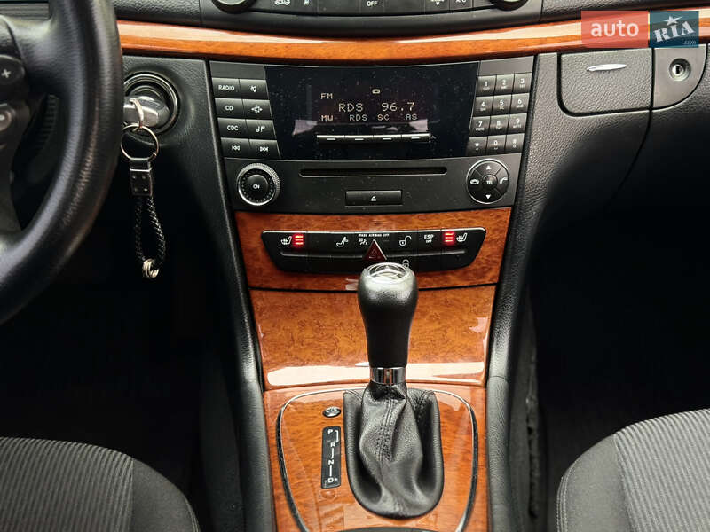 Седан Mercedes-Benz E-Class 2007 в Сарнах