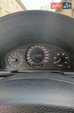 Седан Mercedes-Benz E-Class 2002 в 