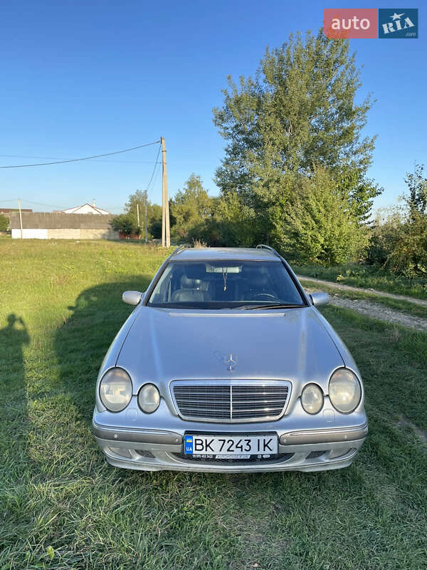 Универсал Mercedes-Benz E-Class 2001 в 