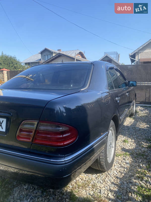 Седан Mercedes-Benz E-Class 1996 в Ивано-Франковске