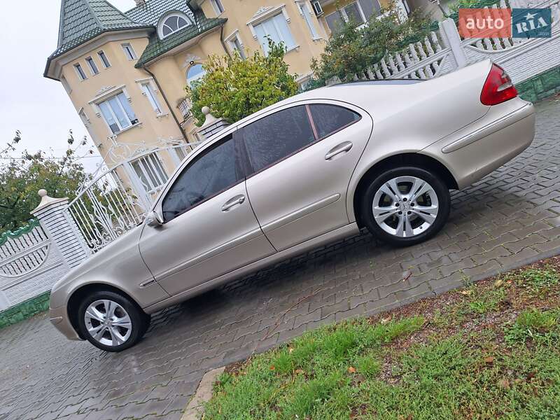 Седан Mercedes-Benz E-Class 2002 в Черновцах