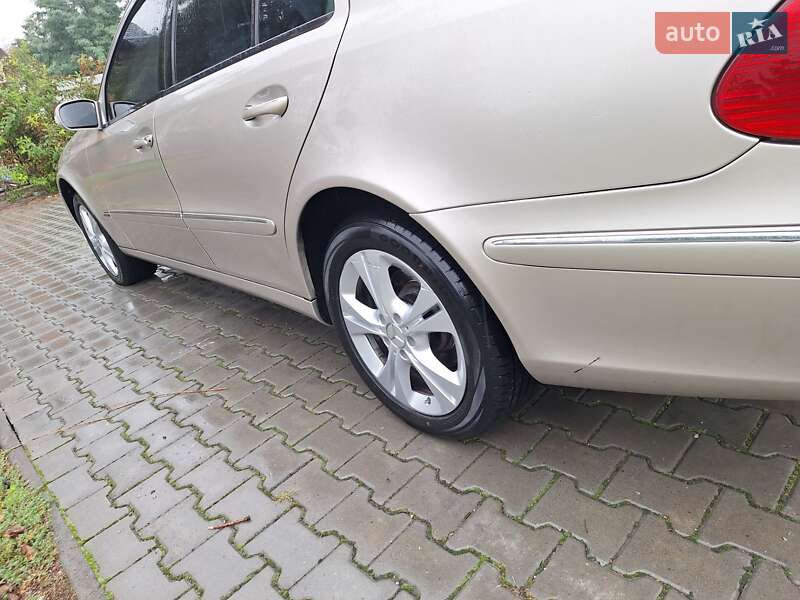 Седан Mercedes-Benz E-Class 2002 в Черновцах
