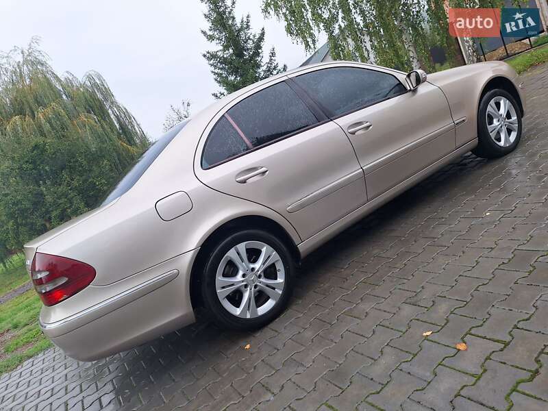 Седан Mercedes-Benz E-Class 2002 в Черновцах