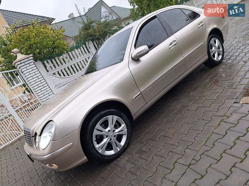 Седан Mercedes-Benz E-Class 2002 в Черновцах