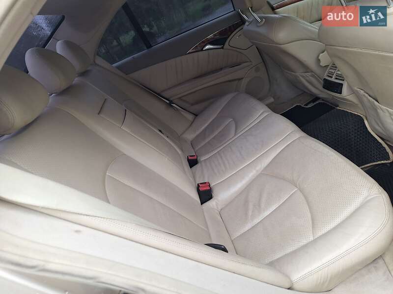 Седан Mercedes-Benz E-Class 2002 в Черновцах