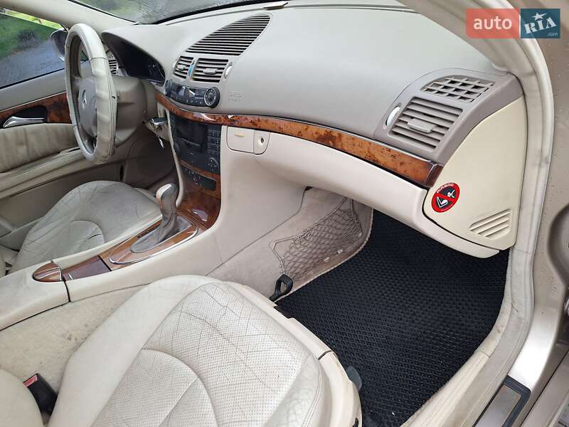 Седан Mercedes-Benz E-Class 2002 в Черновцах