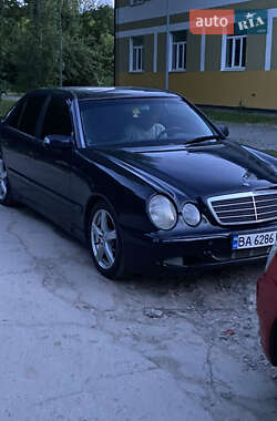 Седан Mercedes-Benz E-Class 2001 в 