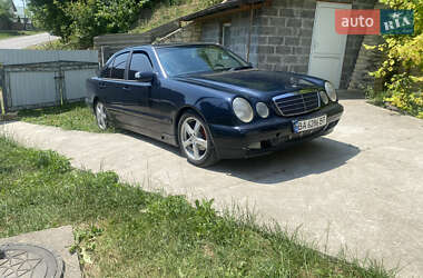 Седан Mercedes-Benz E-Class 2001 в 