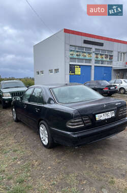 Седан Mercedes-Benz E-Class 2000 в 