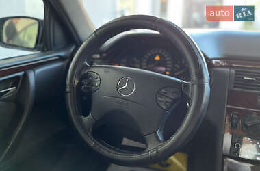 Седан Mercedes-Benz E-Class 2001 в 