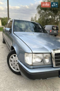 Седан Mercedes-Benz E-Class 1988 в Новомосковске