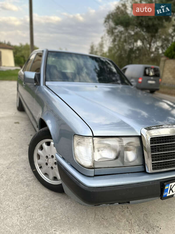 Mercedes-Benz E-Class 1988