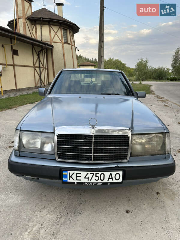 Седан Mercedes-Benz E-Class 1988 в Новомосковске