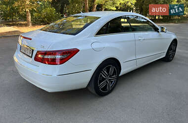 Купе Mercedes-Benz E-Class 2012 в 