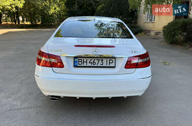 Купе Mercedes-Benz E-Class 2012 в 