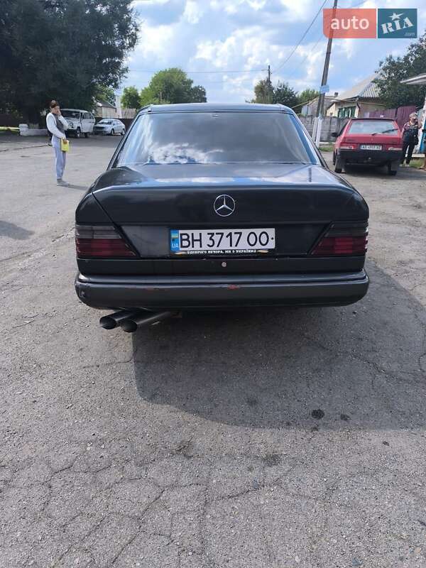 Седан Mercedes-Benz E-Class 1988 в Днепре