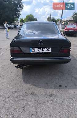 Седан Mercedes-Benz E-Class 1988 в 