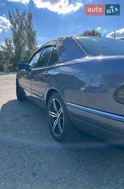Седан Mercedes-Benz E-Class 1998 в 