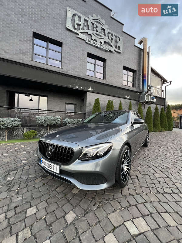 Седан Mercedes-Benz E-Class 2017 в Иршаве