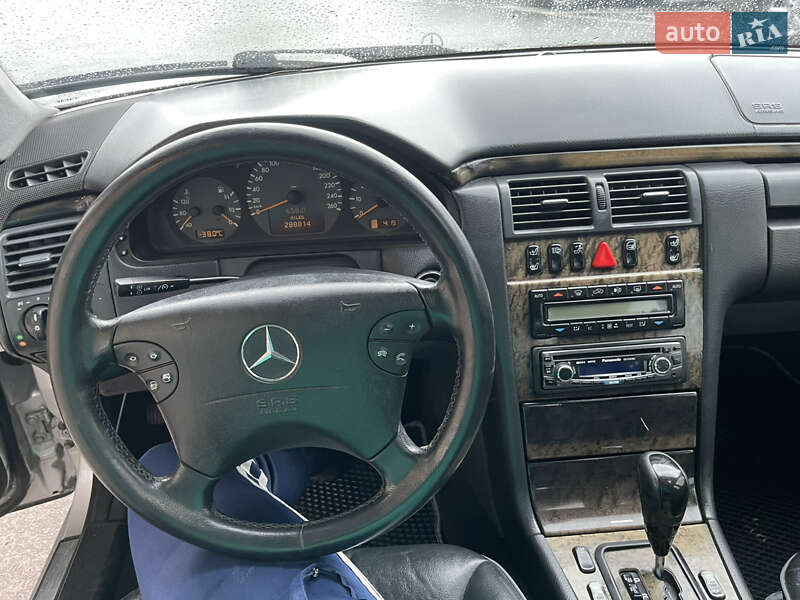 Седан Mercedes-Benz E-Class 2000 в Тернополе
