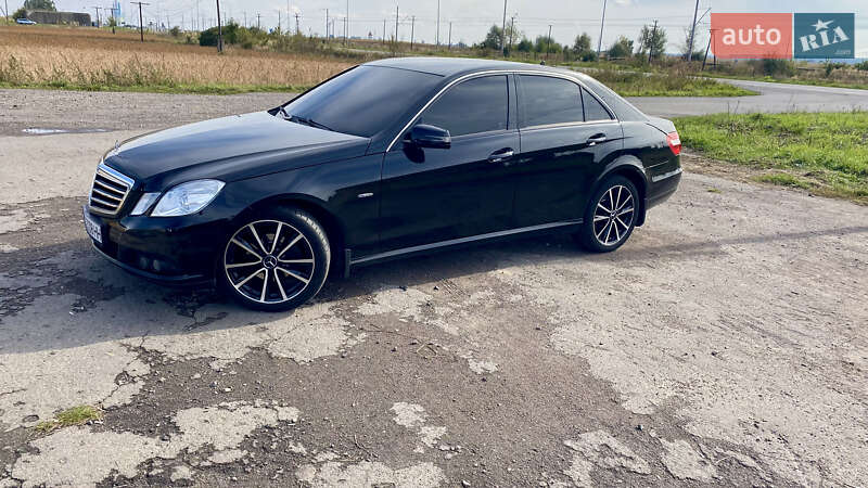 Седан Mercedes-Benz E-Class 2010 в Устилуге