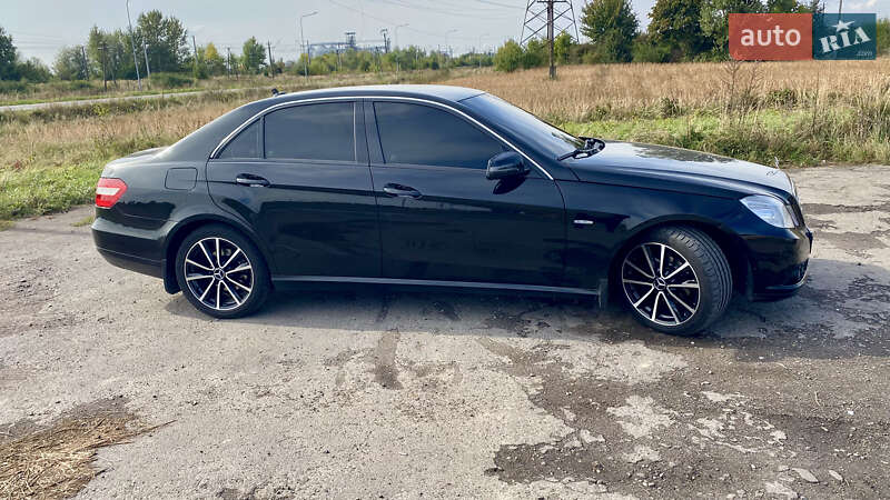 Седан Mercedes-Benz E-Class 2010 в Устилуге