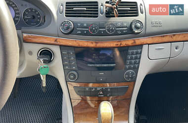 Седан Mercedes-Benz E-Class 2002 в 