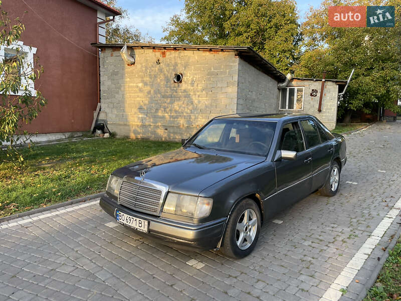 Седан Mercedes-Benz E-Class 1988 в Черновцах