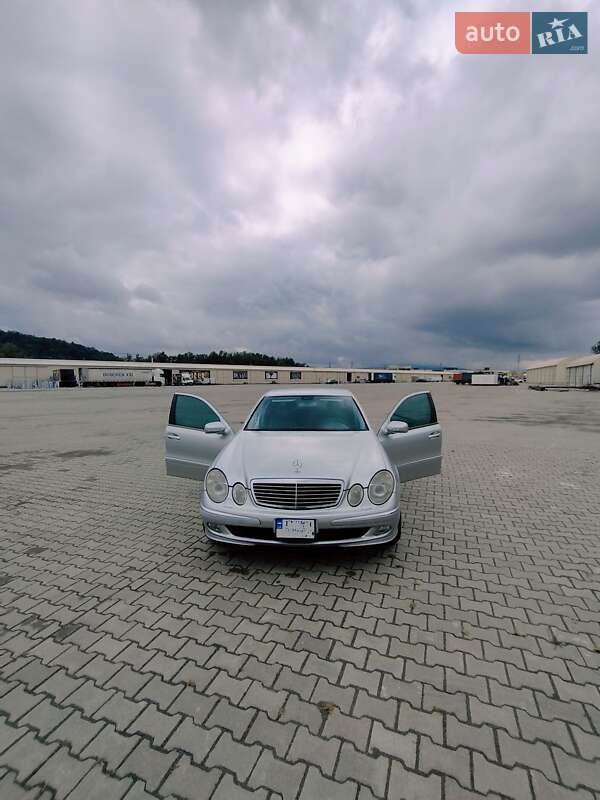 Седан Mercedes-Benz E-Class 2002 в Черновцах